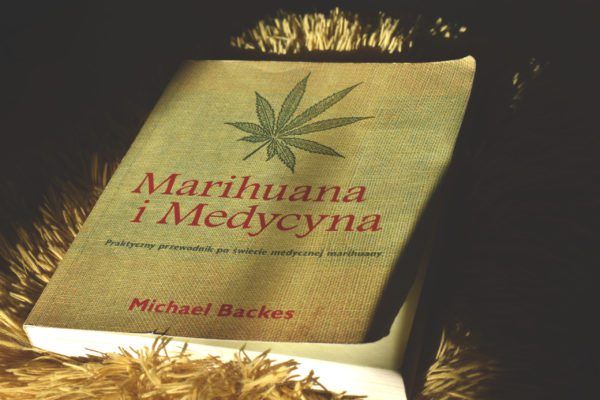 książka o medycznej marihuanie