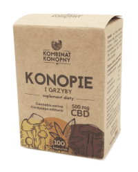 Brązowe kartonowe pudełko suplementu diety „Konopie i Grzyby” marki Kombinat Konopny, z czarnym logo koguta, napisem „500 mg CBD” i grafiką grzybów oraz liści konopi.