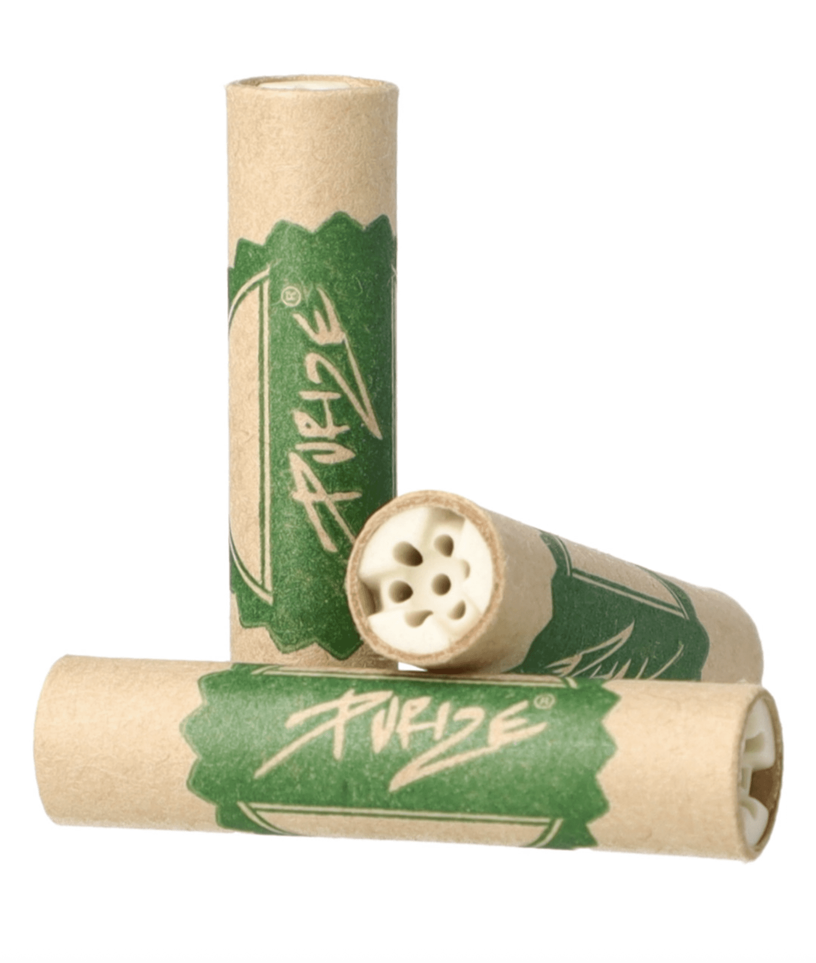 Zbliżenie na trzy filtry Purize Organic z ceramicznymi końcówkami i zielonym logo na papierowej obudowie.