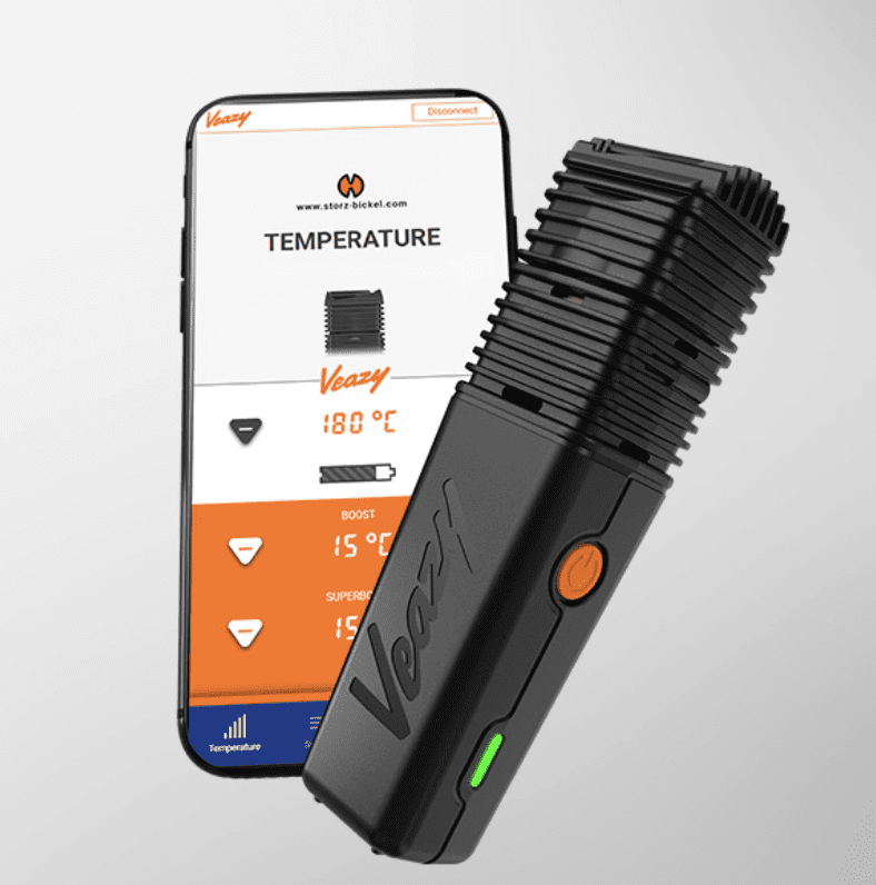 Waporyzator Storz & Bickel VEAZY – czarny model z widoczną ceramiczną komorą, portem ładowania USB-C i podświetlanym przyciskiem. Na innych zdjęciach pokazane są wnętrze urządzenia, różne kolory (czarny, pomarańczowy, niebieski, różowy) oraz aplikacja mobilna do kontroli temperatury.